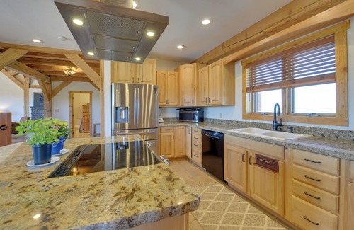 Felt Cabin | 23 Mi to Targhee Skiing: Felt Cabin w/Hot Tub!