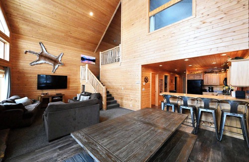 Island Park Cabin | 23 Miles to Yellowstone! | Hot Tub | Garage