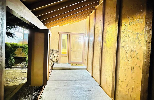 Sparks House | 23 Minutes To Tesla/9 Beds