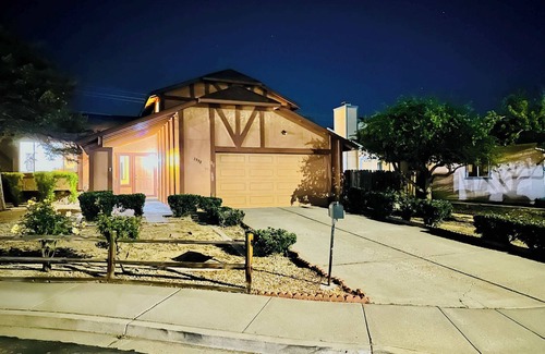 Sparks House | 23 Minutes To Tesla/9 Beds