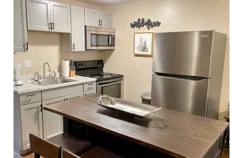 Snowshoe Condo | 23 Mountain Crest, Snowshoe, WV - Country Chic