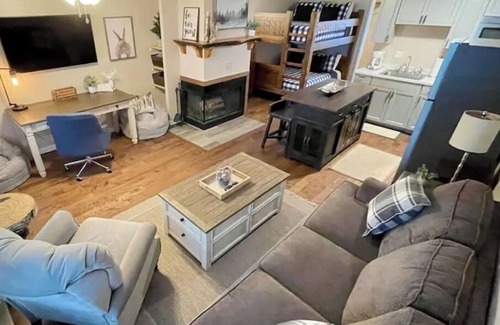 Snowshoe Condo | 23 Mountain Crest, Snowshoe, WV - Country Chic
