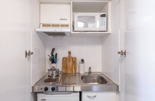 Haymarket Apartment | 23 Storeys Up Functional Sydney CBD Sanctuary