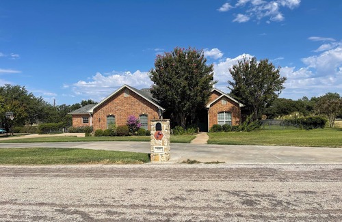 Gatesville House | 2300 sq ft home with pool and hot tub. Overlooking golf course and sunsets.