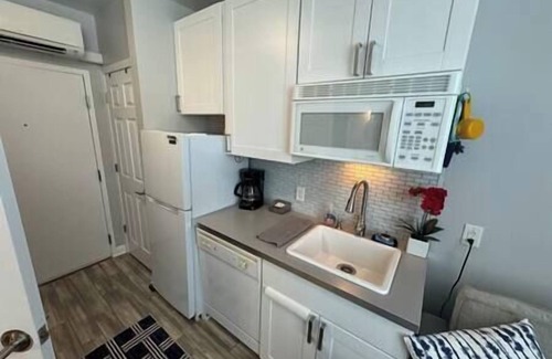 Smith Mountain Lake Apartment | #2301 Pointe Mariners Studio
