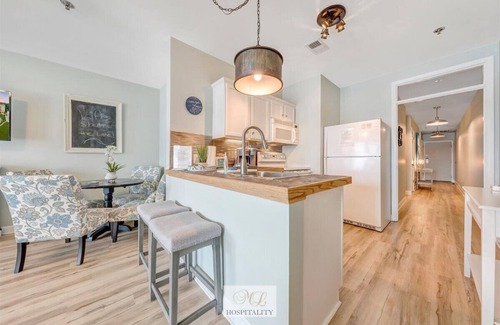 Smith Mountain Lake Apartment | #233 Pointe - 2 Bedroom Lakefront Condo at Mariners SML
