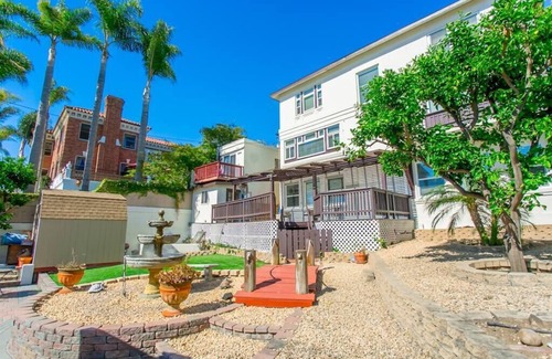 Bankers Hill House | 2330/B Comfy 2 bed dual master with Backyard!