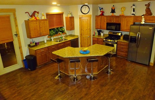 Bear Hollow Village House | 2334SF Ski Retreat-Sleeps 12 & incl. Clubhouse Amenities! Close to Everything!