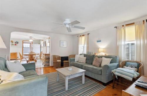 North Wildwood House | 234 W 1St Ave