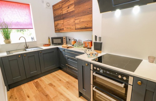 Edwinstowe Cottage | 23A HIGH STREET, with a garden in Edwinstowe