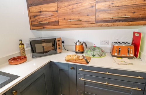 Edwinstowe Cottage | 23A HIGH STREET, with a garden in Edwinstowe