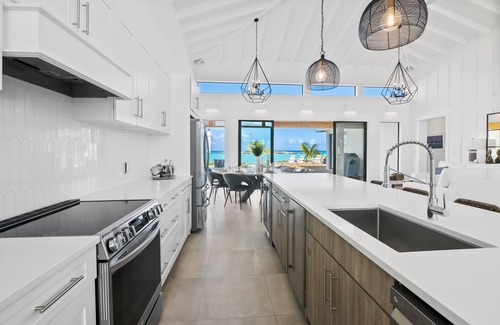 William's Town House | 23Exuma * LUXURY, TOP BEACH* Calm Waters* 5 Bedrooms, Each w/Private Bath* Pool*