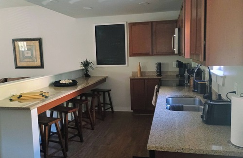 Albuquerque Apartment | 24/7 resort style pools, jacuzzi, sauna, gym. 3 Bedrooms 5 bath townhome.