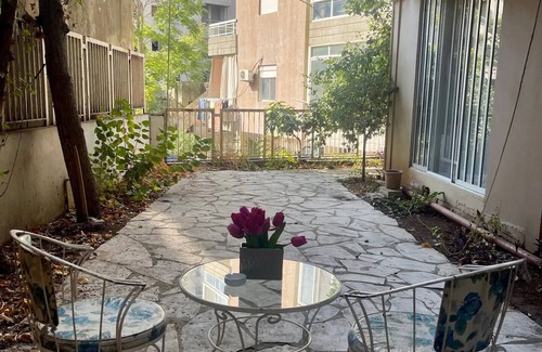 Zouk Mosbeh Apartment | ⚡️24/7⚡️ Romantic Loft with Private Garden and Terrace
