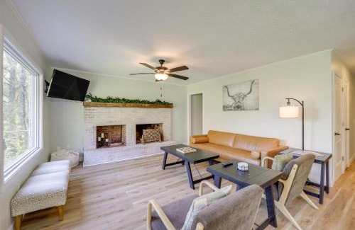 Lenoir House | 24-Acre Cottage with Hot Tub about 10 Mi to Blowing Rock