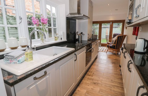 Stratford-upon-Avon Cottage | 24 COLLEGE LANE, family friendly in Stratford-Upon-Avon