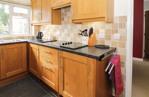 Bryn-crug Cottage | 24 DOLITHEL, family friendly, character holiday cottage in Tywyn