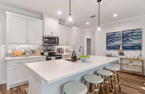 Gun Barrel City House | 24 Guest Lake Front, Hot Tub, Jet Ski, Boat Rental
