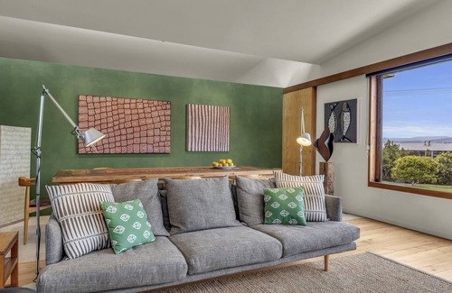 Merimbula House | 24 Hill Street - Pet friendly