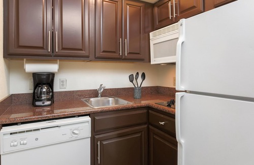 Mount Laurel Condo | 24 Hour Business Center + Fitness Center | Short Drive to City Center Philadelphia