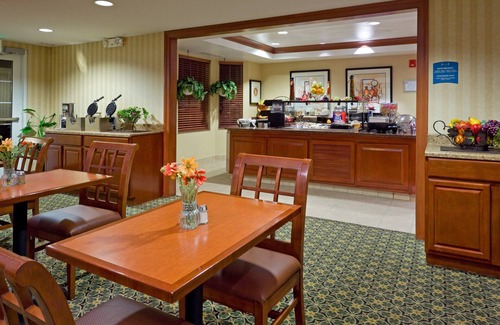 Mount Laurel Condo | 24-Hour Business Center, and Fitness Center | Close to NJ Turnpike