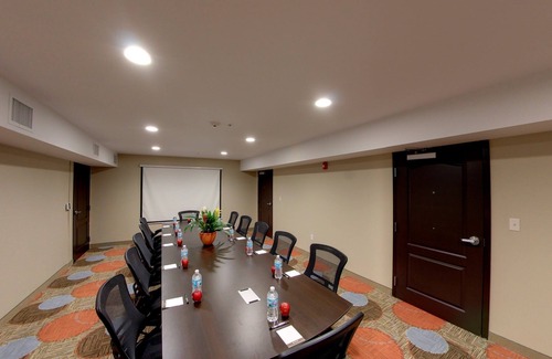 Bryant Pattengill West Apartment | 24-Hour Business Center + Fitness Center + Indoor Pool | Studio Close to University of Michigan
