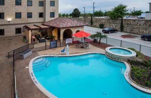 Irving Condo | 24-Hour Business Center | Near the DFW Airport!