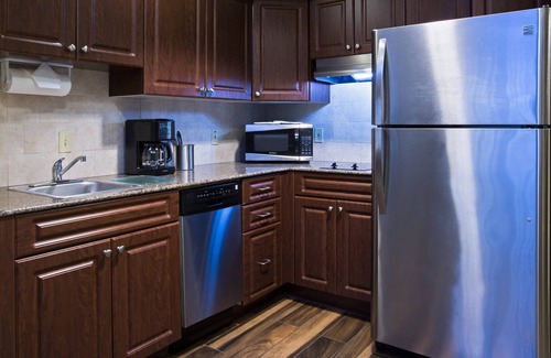 Airport North Condo | 24 Hour Fitness Center | 1.5 Miles from Orlando International Airport + 25 Minutes to Disney World