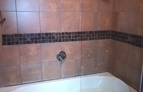 Ekurhuleni House | 24 Onvrey Guest House