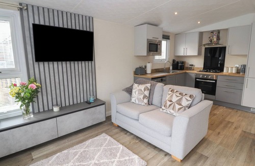 Yealand Conyers Cottage | 24 SHERWOOD, pet friendly, with pool in Carnforth