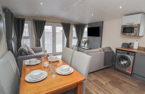 Yealand Conyers Cottage | 24 SHERWOOD, pet friendly, with pool in Carnforth