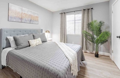 Houston House | 2431 Cozy 3BR near IAH George Bush Airport