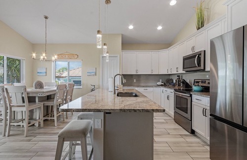 Fort Myers Beach House | 246 Sunset Oasis: Private Pool, Pet-Friendly, Sleeps 8