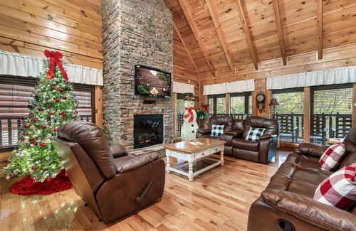 Sevierville Cabin | 247 m² Cabin ∙ 3 bedrooms ∙ 10 guests