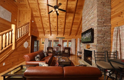 Sevierville Cabin | 247 m² Cabin ∙ 4 bedrooms ∙ 12 guests