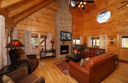 Sevierville Cabin | 247 m² Cabin ∙ 4 bedrooms ∙ 12 guests