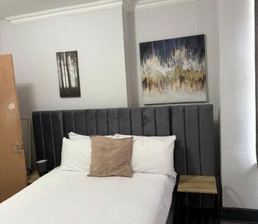 Newport House | 247 Serviced Rooms Self catering