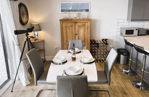 Sandown Apartment | 25 Breakwaters