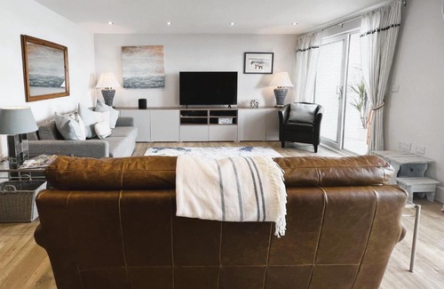 Sandown Apartment | 25 Breakwaters - Pet friendly