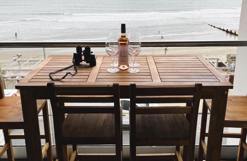 Sandown Apartment | 25 Breakwaters - Pet friendly