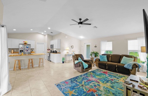 Mariner Villa | 25% Fall Discount! Pool! Tropical Decor!