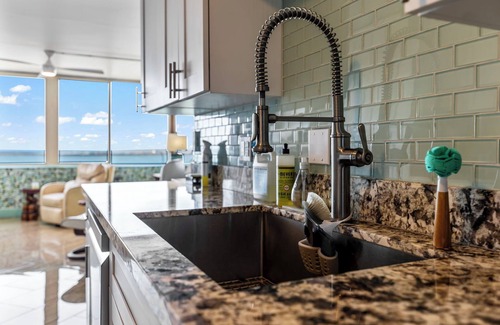 Kahului Condo | 25 Feet Unobstructed Harbor View!