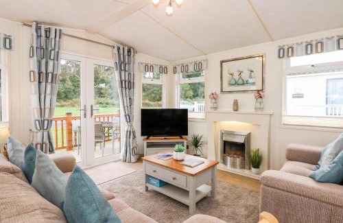 Hopton House | 25 Foxburrow Hang