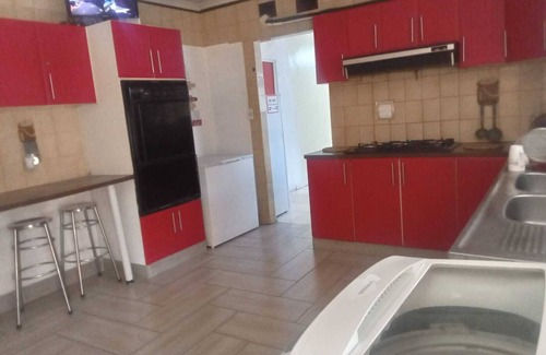 Pinetown Hotel | 25 Jacaranda Lodge & Backpackers