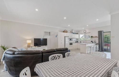 Normanville House | 25 Jetty Rd Normanville