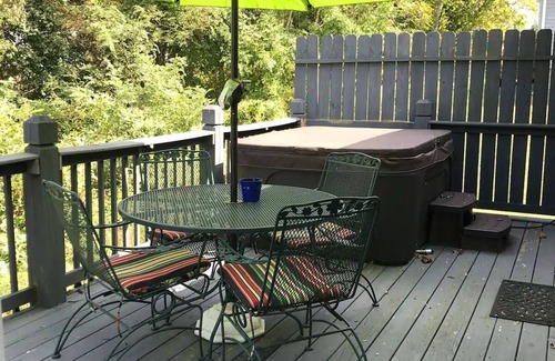 Taylorsville Cottage | 25-Lake & Bourbon Trail Getaway
