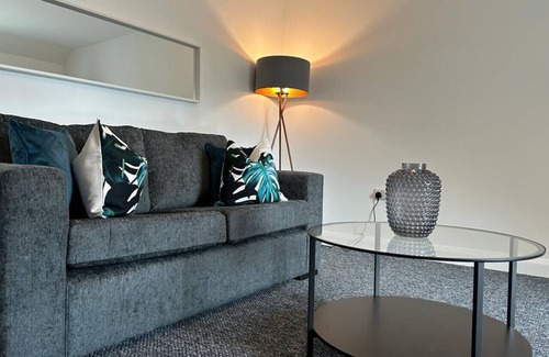 Kirkcaldy Apartment | 25 Linen Loft - 2 Bed Apt