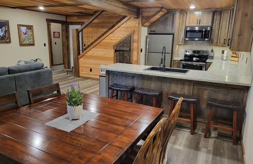 Island Park House | 25 min to Yellowstone! Hot Tub! WiFi! Fire pit! BBQ Grill! Perfect get away!