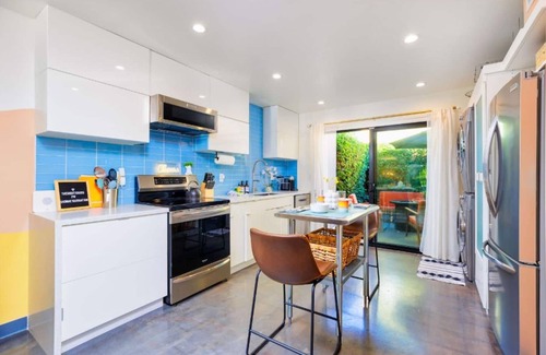 Palm Springs Apartment | 25% Off 2 Week Stay! W/Pickleball, Pool, Hot Tub