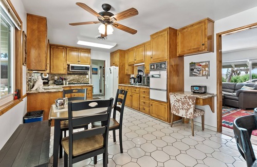 Yucca Valley House | 25% Off 7-Night Stay 1/2 Acre Epic Pool and Spa 2 King Beds Bunk with 2 Queens
